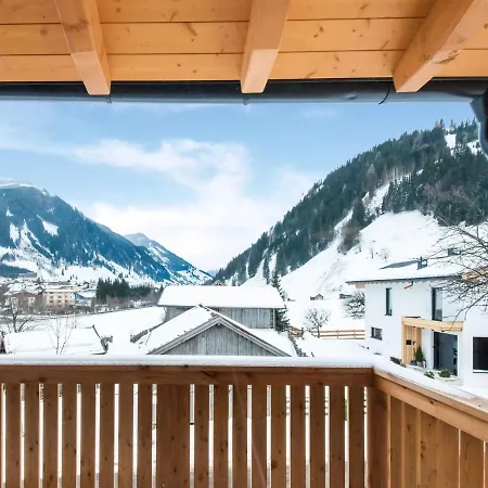 Golden Lodges With Parking