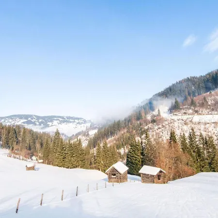Golden Lodges With Parking *